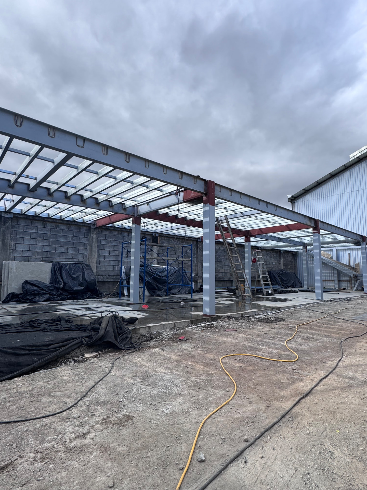Bodegas y edificaciones comerciales — proyectos ejecutados por HKM en Costa Rica